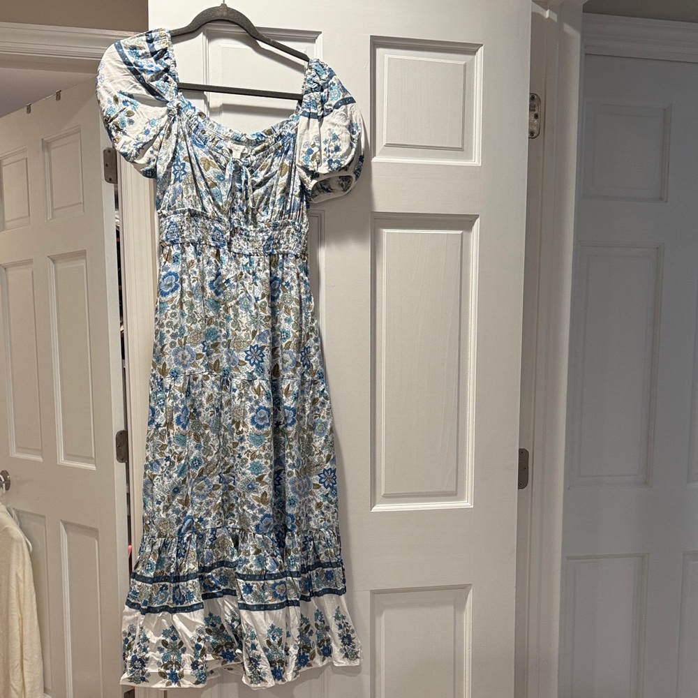 Blue Floral Puff-Sleeve Maxi Dress with Smocked Waist